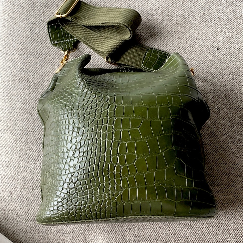 Croc bucket bag